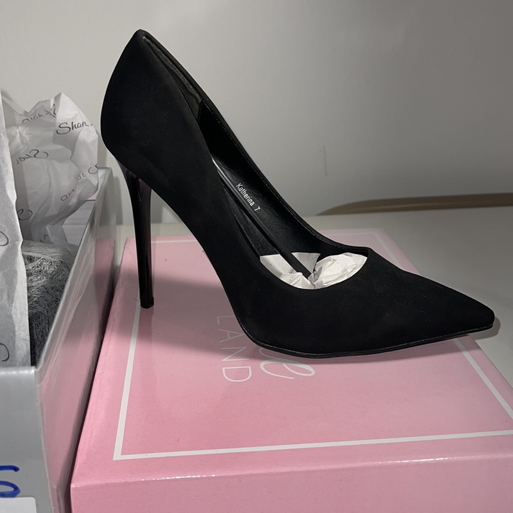 Heels - Picture 4 of 4